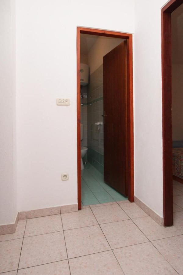 Apartments By The Sea Mandre, Pag - 6284 Kolan Exterior photo