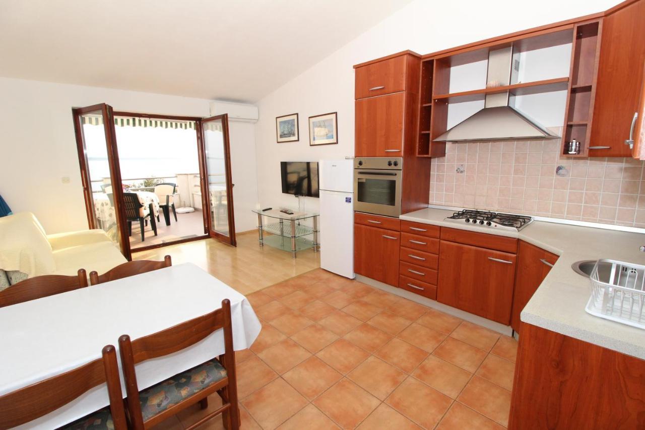 Apartments By The Sea Mandre, Pag - 6284 Kolan Exterior photo